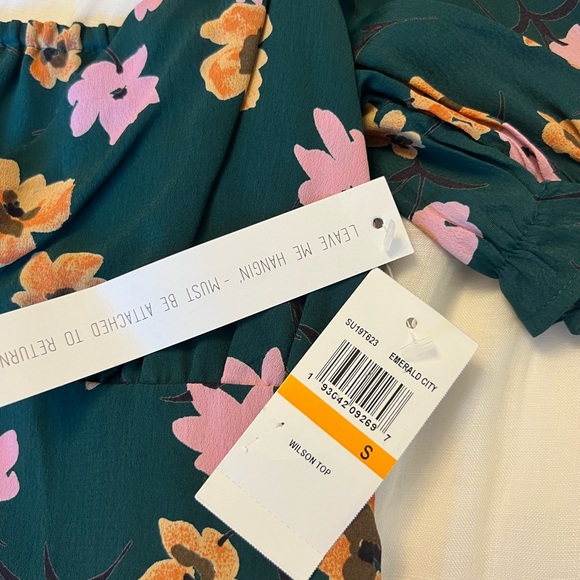 NWT Flynn Skye Wilson Floral Top - Picture 3 of 5